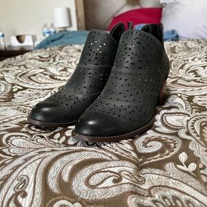 Sofft Cut-Out Bootie Size 10